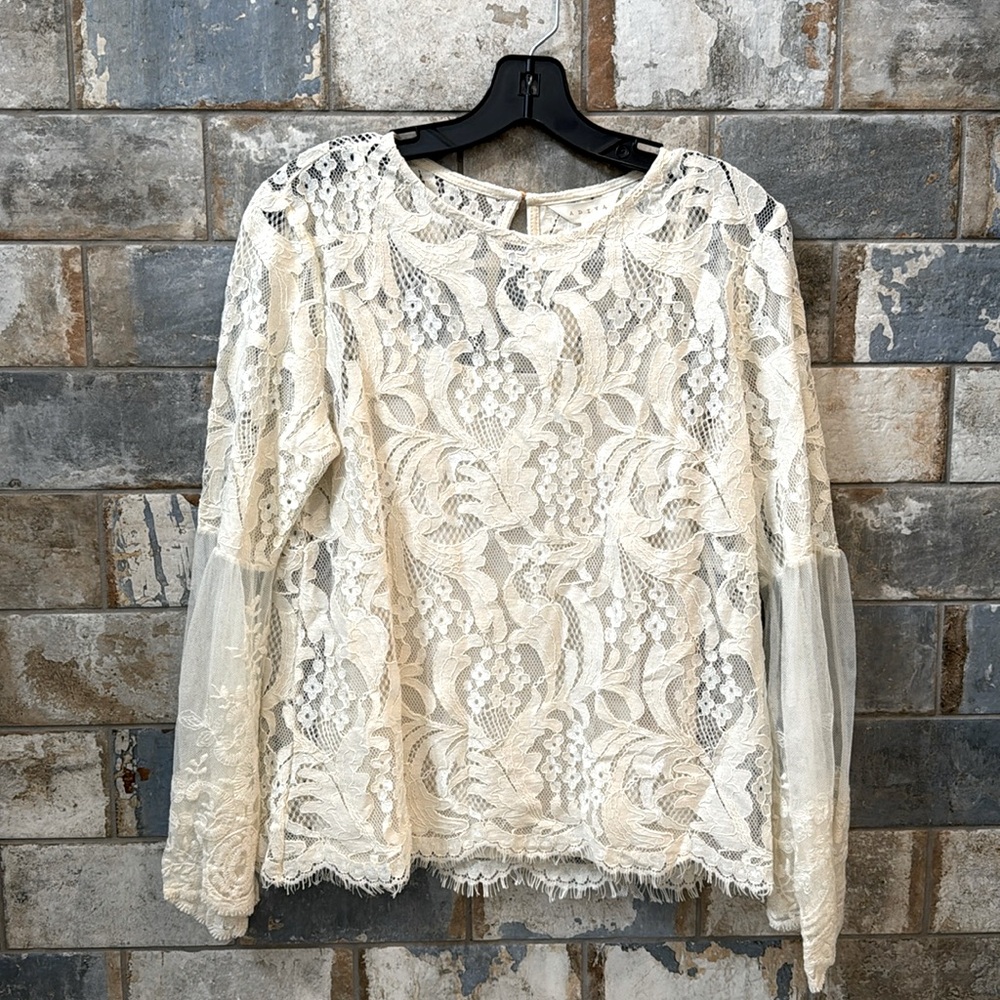NWT Adiva cream Cami with lace over shirt, long sleeve bell size M